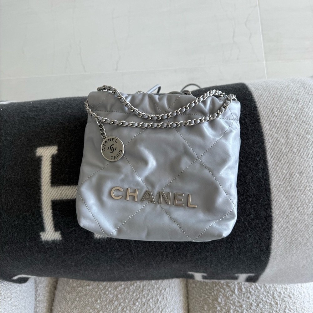Chanel 22 mini